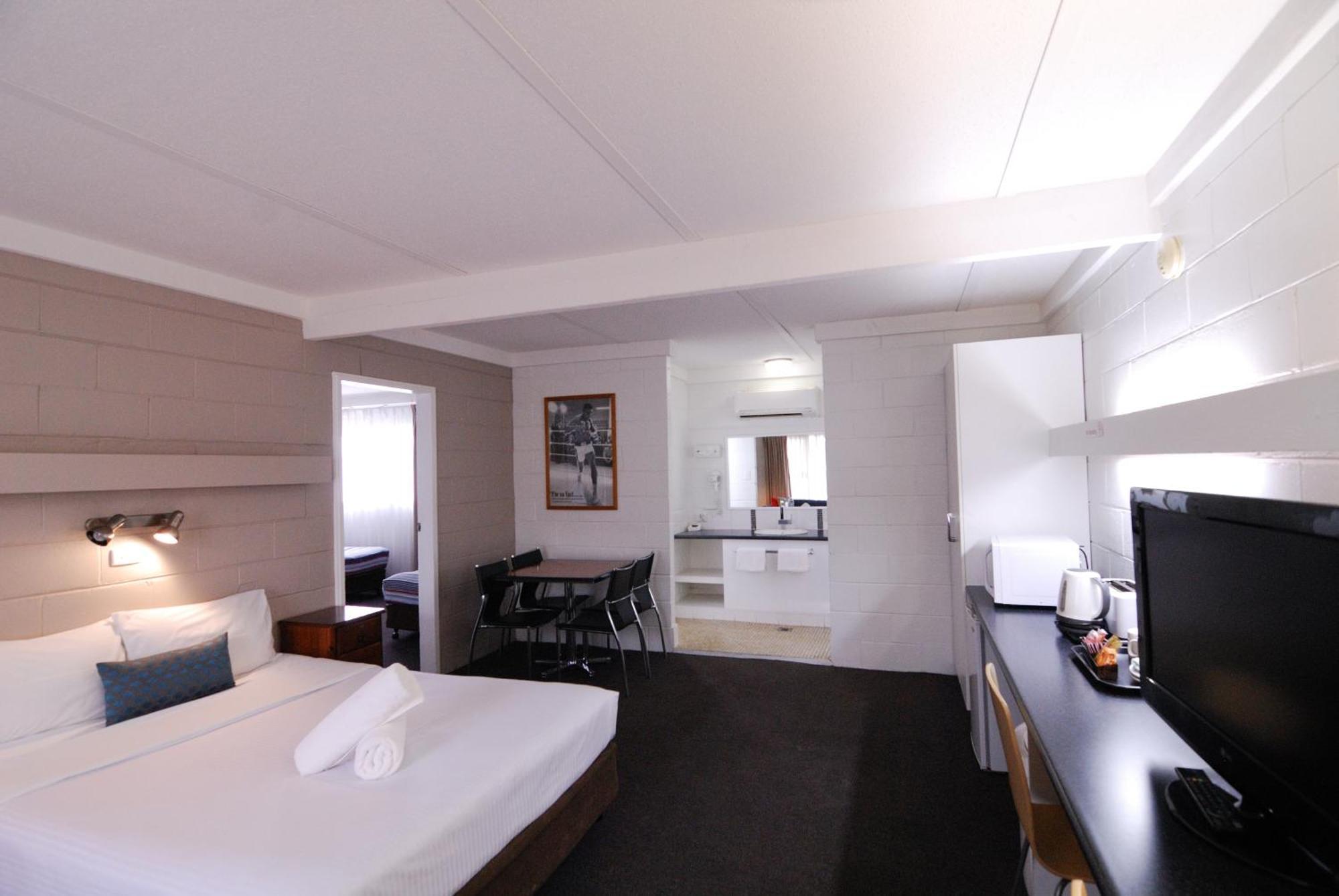 Mayfair Motel ウェスト・ワイアロング エクステリア 写真