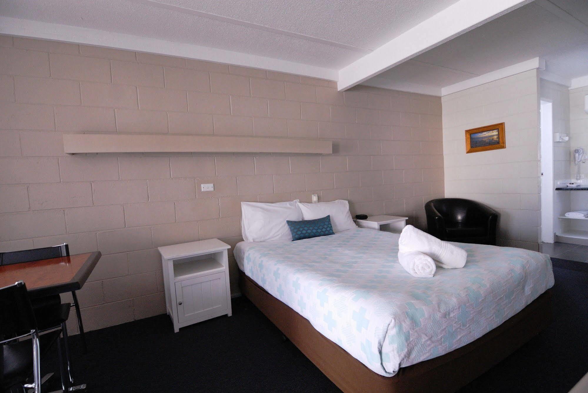 Mayfair Motel ウェスト・ワイアロング エクステリア 写真